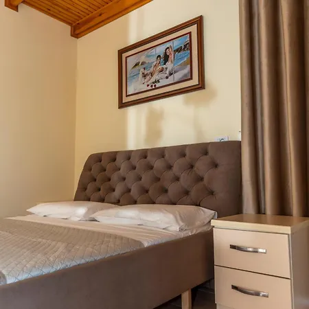 Hotel Albania *